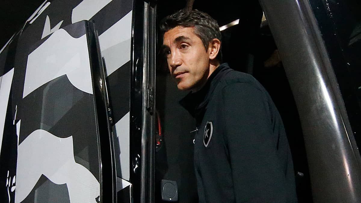 Bruno Lage coloca cargo à disposição do Botafogo após derrota para o Flamengo