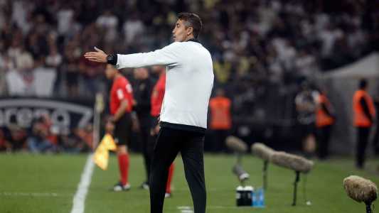 Bruno Lage só venceu quatro dos 14 jogos que comandou o Botafogo