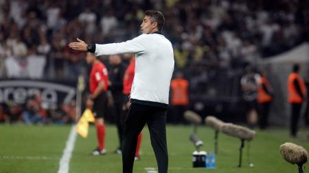 Bruno Lage só venceu quatro dos 14 jogos que comandou o Botafogo