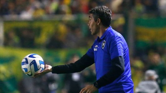 Bruno Lage, técnico do Botafogo, durante a partida contra o Defensa y Justicia