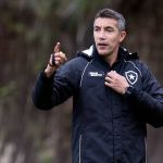 Botafogo trabalha pelo retorno de dois jogadores contra o Coritiba