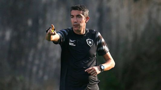 Bruno Lage vai fazer duas mudanças na equipe titular do Botafogo