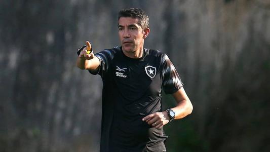Bruno Lage vai fazer duas mudanças na equipe titular do Botafogo