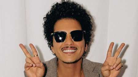 Bruno Mars celebra ingressos esgotados em poucas horas