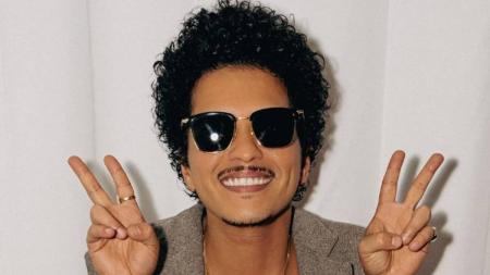 Bruno Mars celebra ingressos esgotados em poucas horas