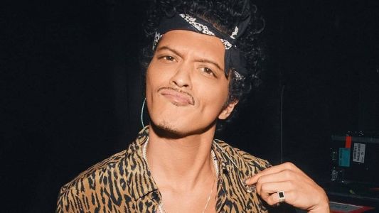 Bruno Mars se pronuncia após sair às pressas de Israel neste sábado (7)