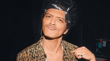 Bruno Mars se pronuncia após sair às pressas de Israel neste sábado (7)