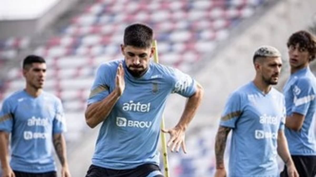 Sem lesão, zagueiro do Corinthians treina em campo pelo Uruguai