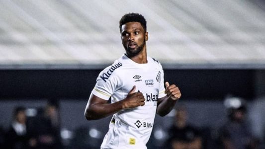 Bruno Mezenga é alvo de injúria racial