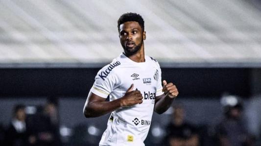 Bruno Mezenga é alvo de injúria racial