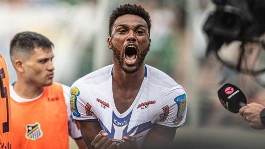 Bruno Mezenga marcou os dois gols do Água Santa na vitória sobre o Palmeiras