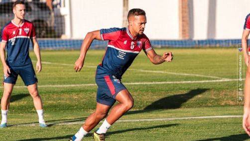 Bruno Pacheco, lateral do Fortaleza, em treino no CT do clube