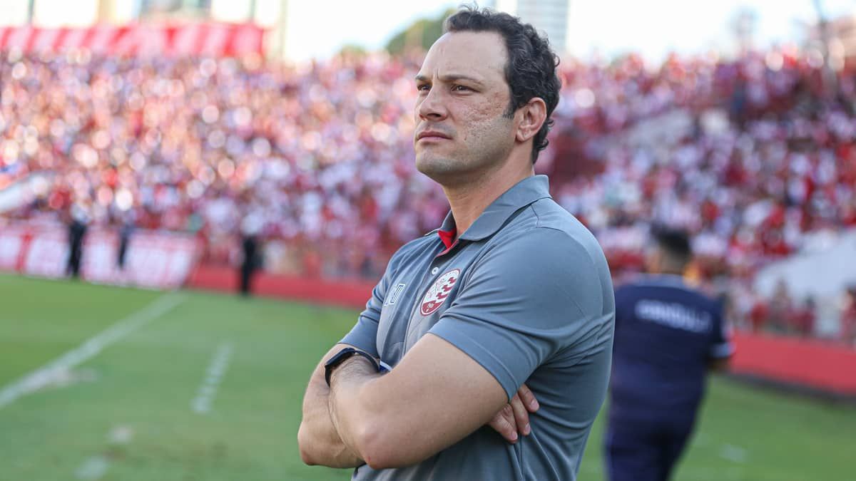 Com pressa para definir novo técnico, Náutico está próximo de Bruno Pivetti