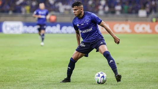 Bruno Rodrigues deu o passe para o gol de Papagaio, do Cruzeiro, no primeiro tempo