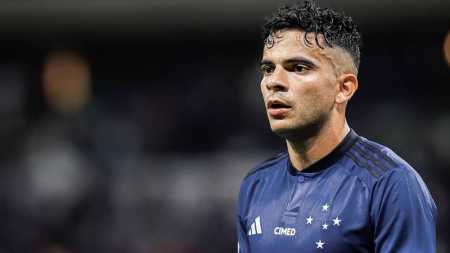 Bruno Rodrigues em ação no duelo com o Flamengo, no Mineirão
