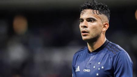 Bruno Rodrigues em ação no duelo com o Flamengo, no Mineirão