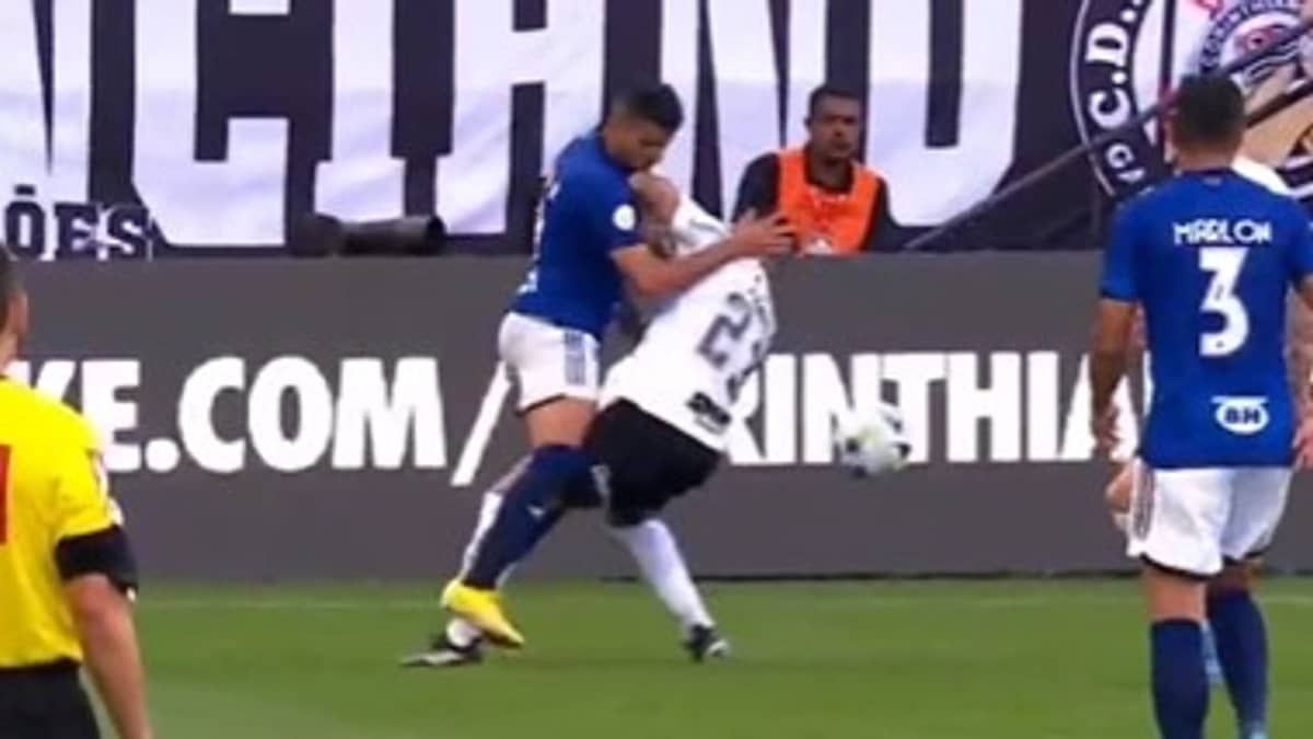 Jornalista detona Fagner por cotovelada em atleta do Cruzeiro: 'Violento e desleal’ 