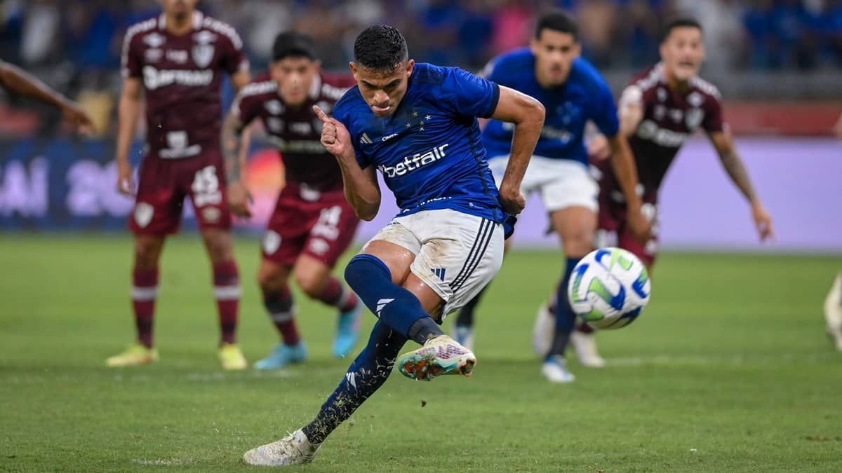 Alecsandro relembra dia em que perdeu dois pênaltis no Cruzeiro e viveu mesmo drama de Bruno Rodrigues