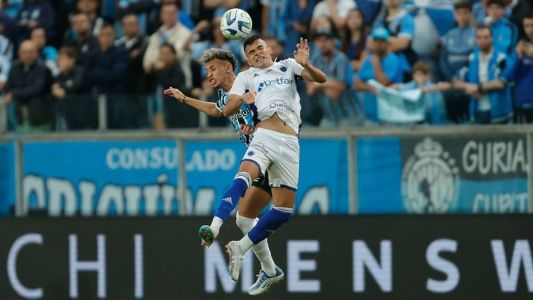 Bruno Rodrigues perdeu "gol feito" no fim do primeiro tempo, na Arena do Grêmio