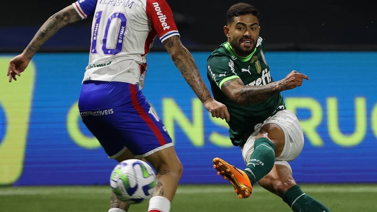 Tabata passa tempo com ídolo Alex no Palmeiras e relembra Cruzeiro de 2003