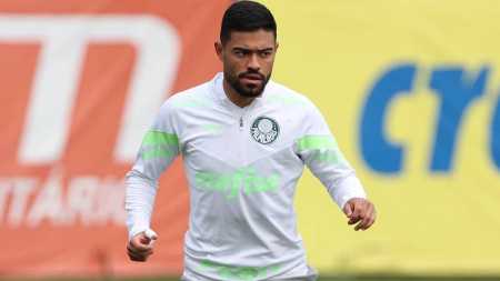 Bruno Tabata fica de fora até do banco e pode ser negociado pelo Palmeiras