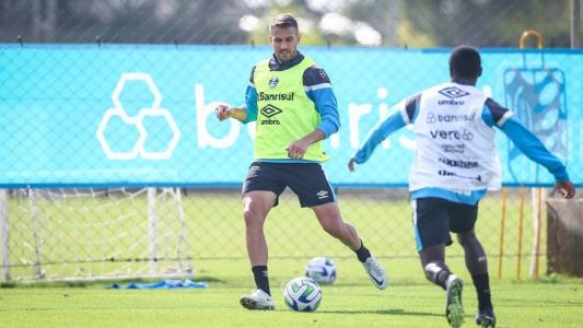 Bruno Uvini não teme gramado sintético da Arena da Baixada