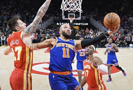 Jalen Brunson em ação durante Atlanta Hawks 125 x 128 New York Knicks, na temporada 2025/2026