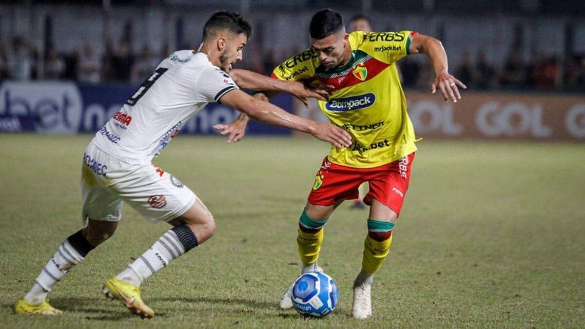 Com dois pênaltis, Brusque vira nos minutos finais e confirma acesso para a Série B do Brasileiro