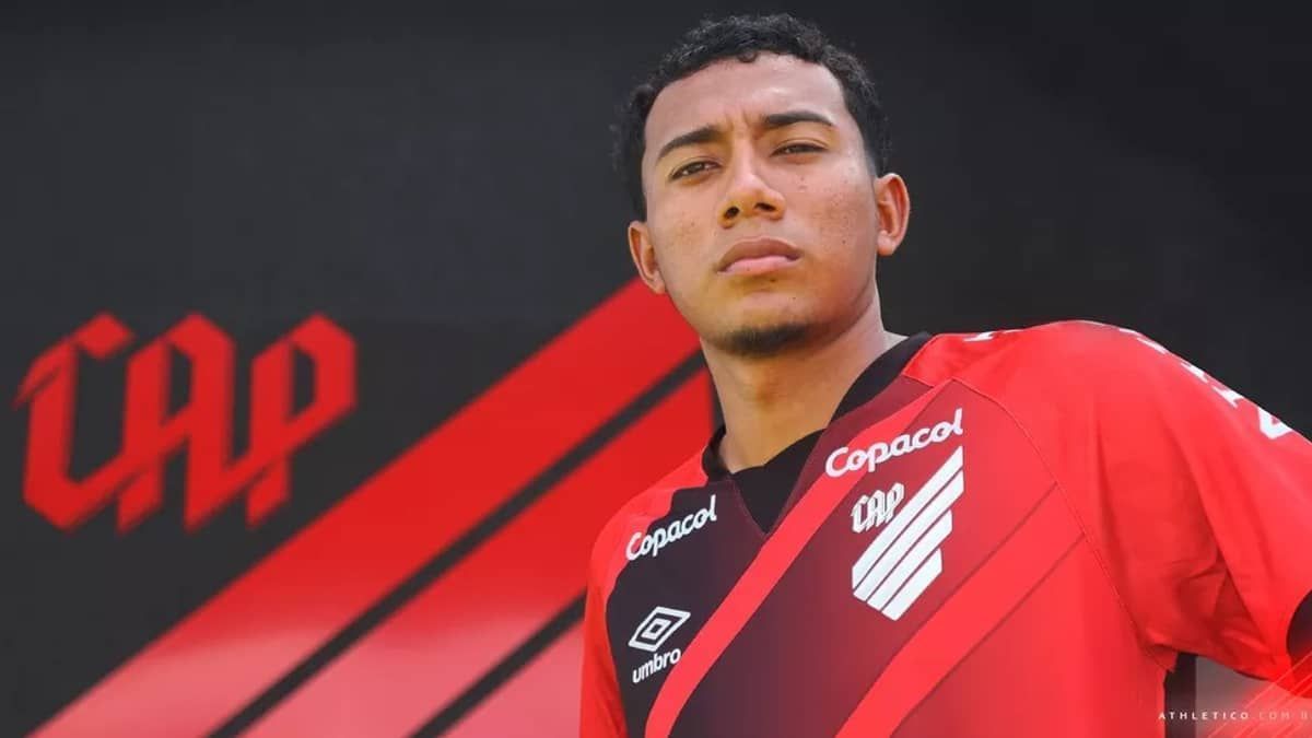 Athletico-PR afasta segundo jogador após citação do MP em esquema de aposta