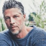 Saiba quem foi Bryan Randall, namorado de Sandra Bullock que morreu aos 57 anos