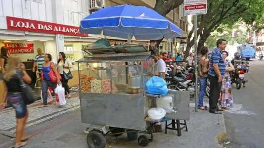 Prefeitura prepara editais para desburocratizar a venda de ambulantes e caixeiros em eventos na cidade