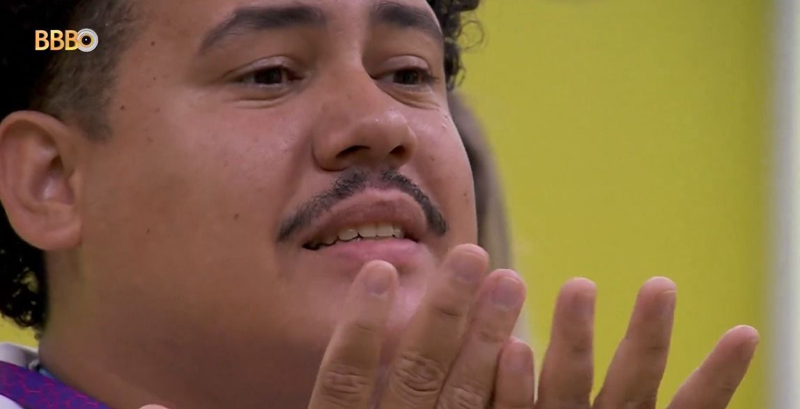 BBB 24: 'Cadê Camila?' Veja momento em que Lucas Henrique se surpreende com vídeo do Anjo