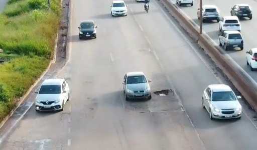 Buraco no Anel Rodoviário.jpg