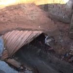 Temporal abre cratera gigante em rua e preocupa moradores de Ibirité (MG)