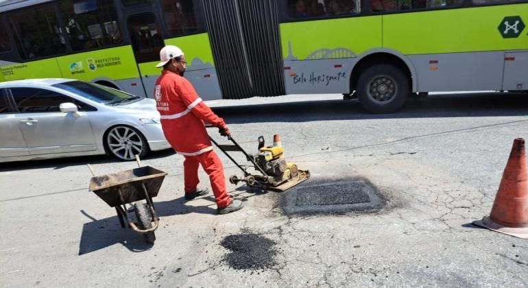BH já fez quase 185 mil operações Tapa-Buraco em 2023, com investimento de cerca de R$50 mi