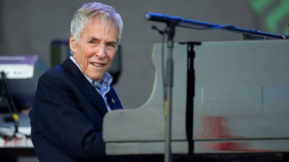 Morre Burt Bacharach, lendário produtor, compositor e cantor americano