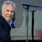 Morre Burt Bacharach, lendário produtor, compositor e cantor americano