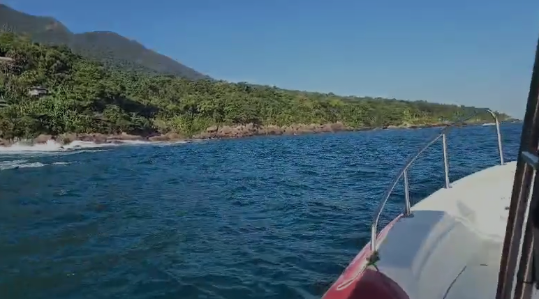 Barco em que pescadores desapareceram no litoral de São Paulo é encontrado