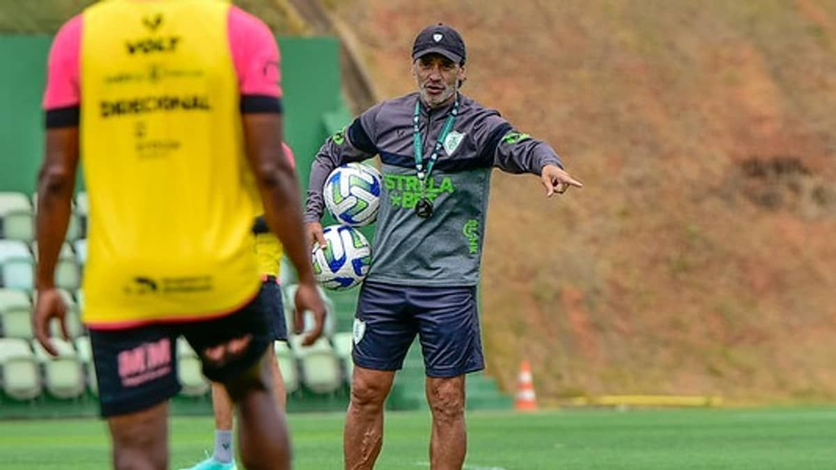 Com desfalques, América relaciona 23 jogadores para clássico contra Cruzeiro