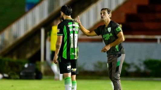 Bustos acredita que o América poderia ter vencido se não tivesse um jogador expulso