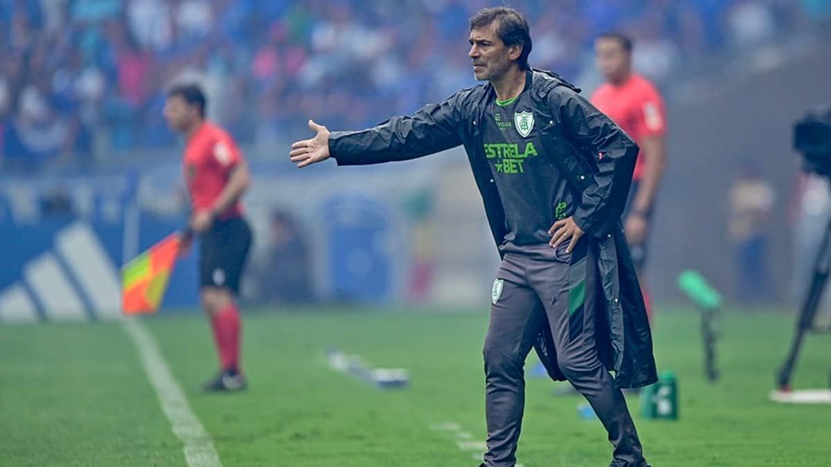 Bustos elogia atuação do América contra o Cruzeiro: 'Merecíamos a vitória'