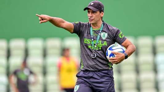 Bustos terá cinco desfalques para o clássico contra o Atlético