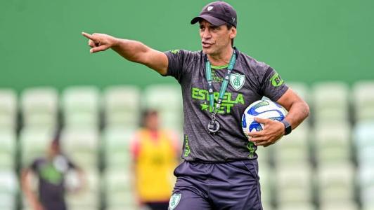 Bustos terá cinco desfalques para o clássico contra o Atlético
