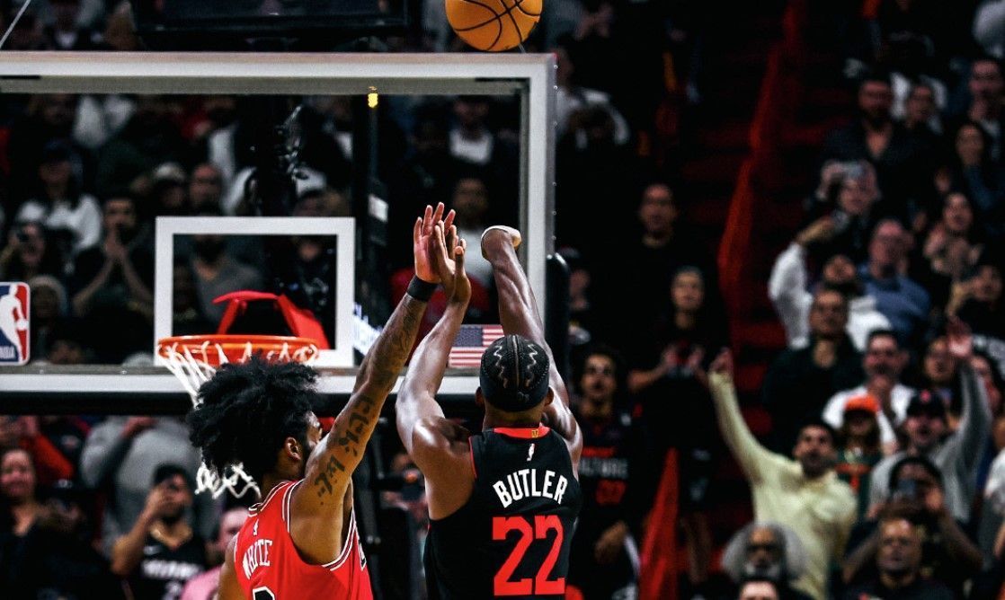 Heat vence Bulls com cesta no estouro do cronômetro em noite eletrizante na NBA