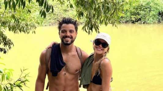 O casal começou a se envolver durante as gravações da novela “Orgulho e paixão”, em 2018