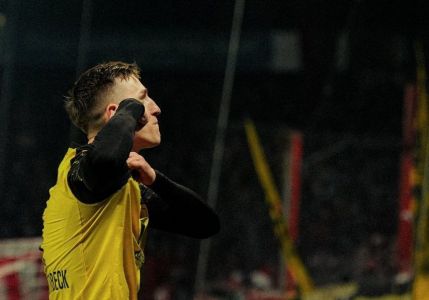 Nico Schlotterbeck comemora gol em Union Berlin 0 x 3 Borussia Dortmund, pela Bundesliga 2025/2026