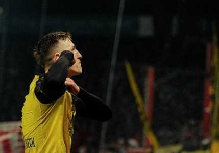 Nico Schlotterbeck comemora gol em Union Berlin 0 x 3 Borussia Dortmund, pela Bundesliga 2025/2026