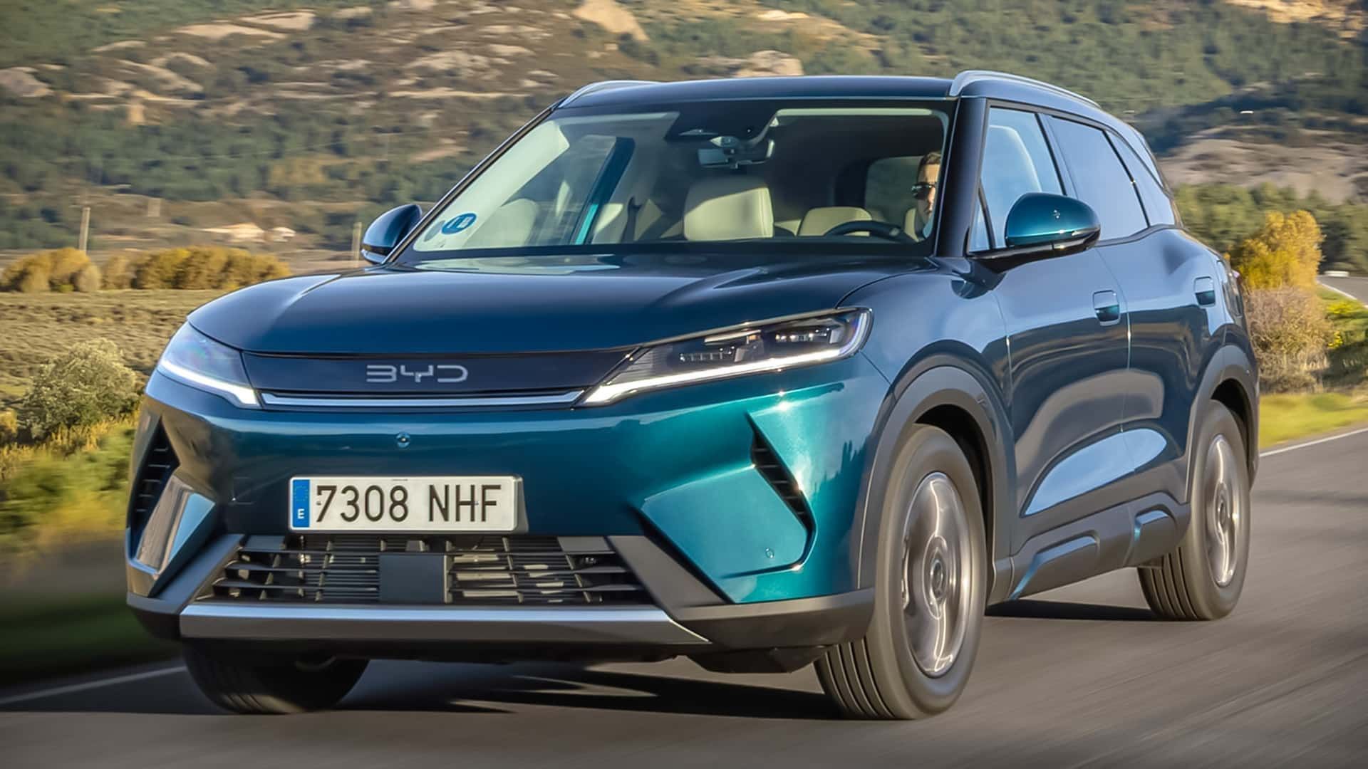 BYD Yuan Pro híbrido promete fazer 55,5 km/l e rodar 1.020 km com um tanque de gasolina