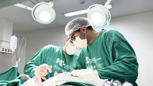 Hospital Metropolitano de Alagoas realiza cirurgia urológica de alta complexidade pelo SUS