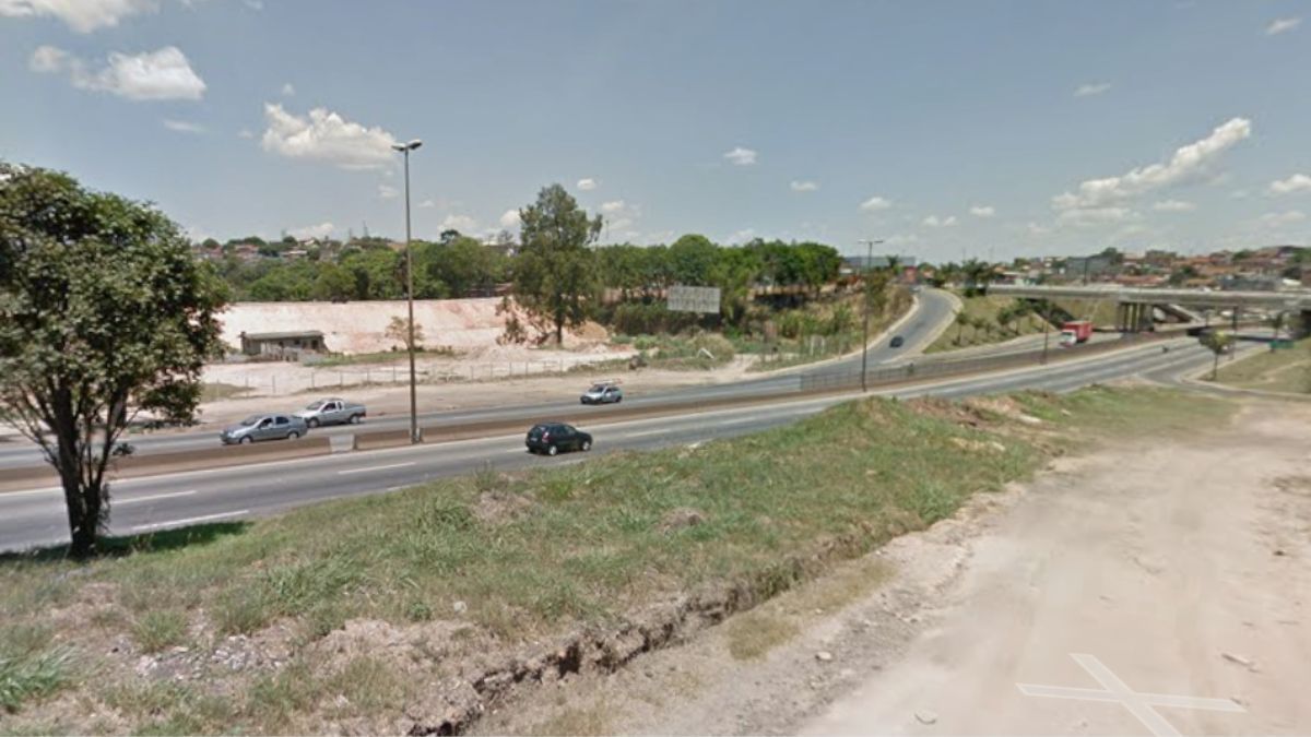 Pedestre morre atropelado por carro na BR-381, em Betim, na Grande BH